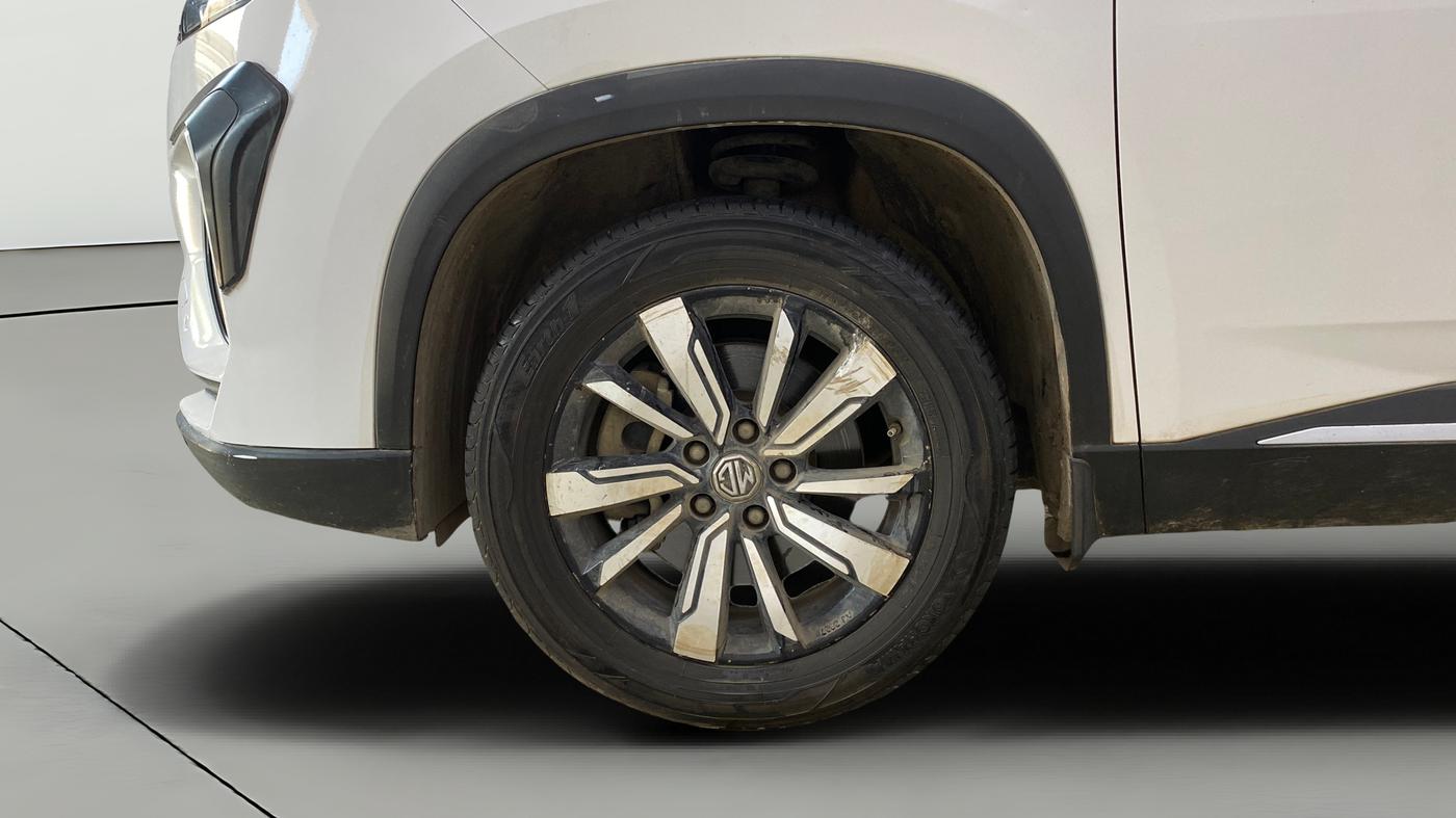 2020 MG HECTOR PLUS SMART 2.0 DIESEL TURBO MT 6-STR, Diesel, Manual, 1,42,342 km, Left Front Wheel