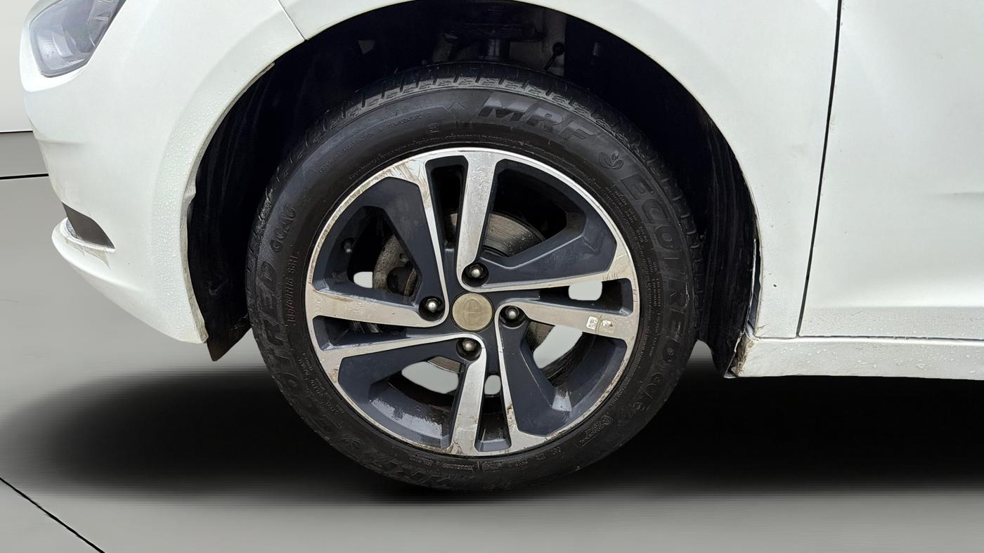 2024 Tata ALTROZ XZA, Petrol, Automatic, 40,033 km, Left Front Wheel