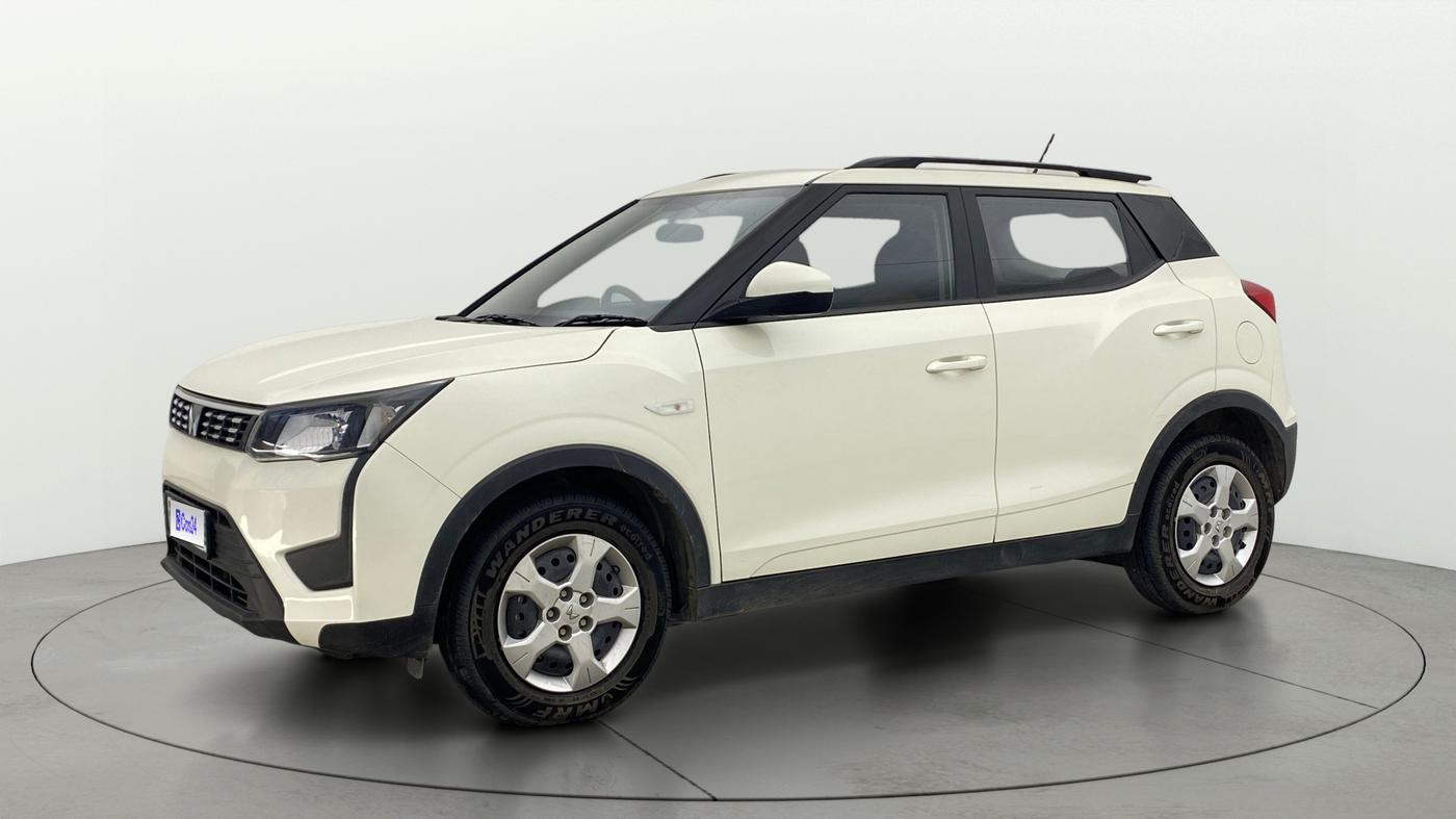 2023 Mahindra XUV300 W6 1.2 PETROL AMT, Petrol, Automatic, 13,946 km, Left Front Diagonal