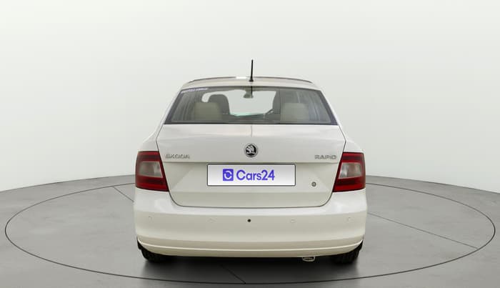 2015 Skoda Rapid ELEGANCE 1.6 MPI MT, Petrol, Manual, 1,27,039 km, Back/Rear