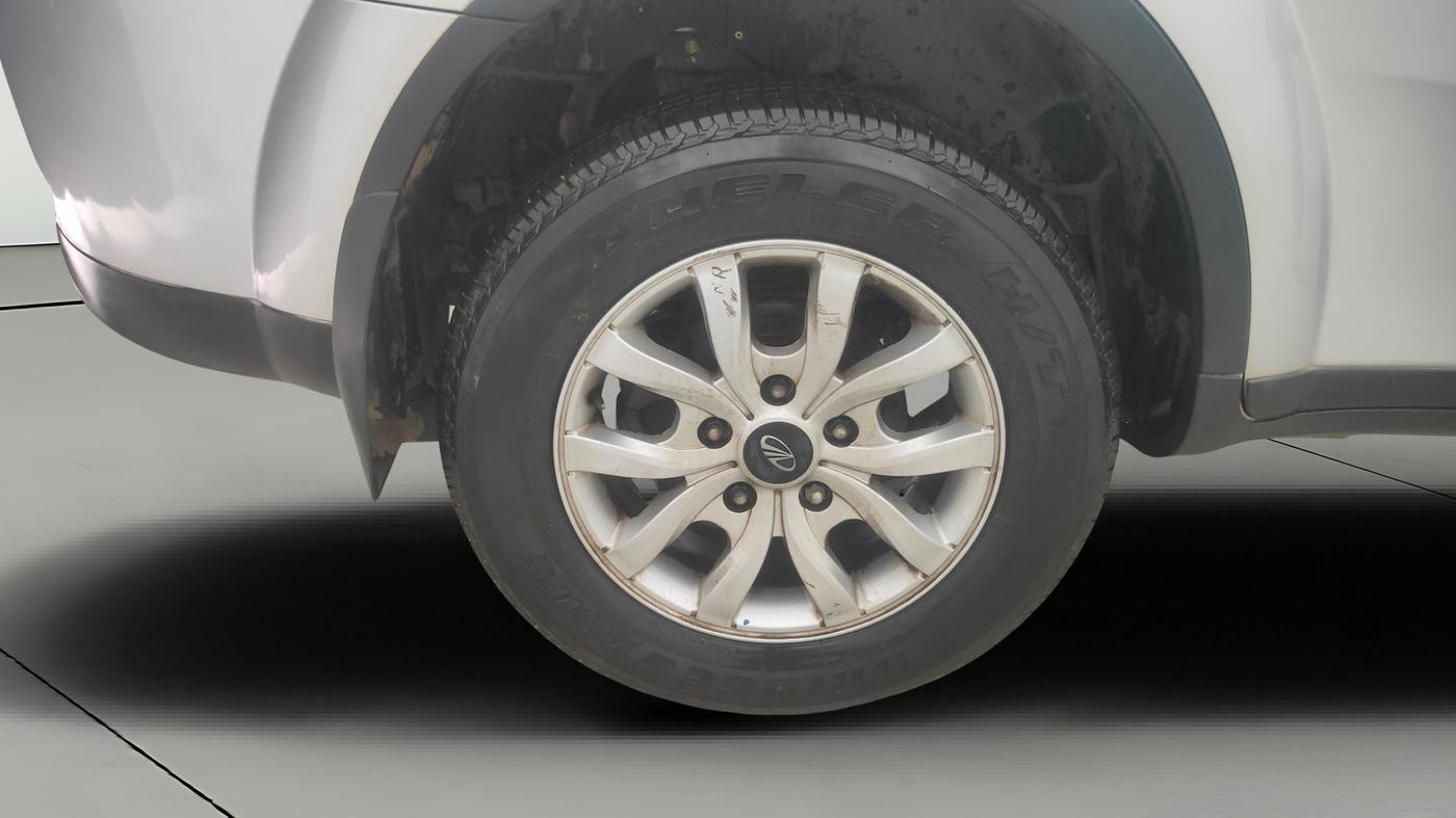 2021 Mahindra XUV500 W9, Diesel, Manual, 77,116 km, Right Rear Wheel