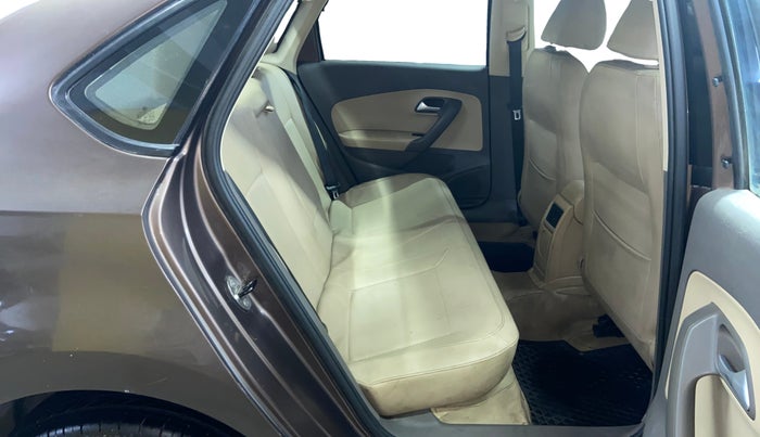 2016 Volkswagen Vento HIGHLINE 1.6 MPI, Petrol, Manual, 88,515 km, Right Side Rear Door Cabin