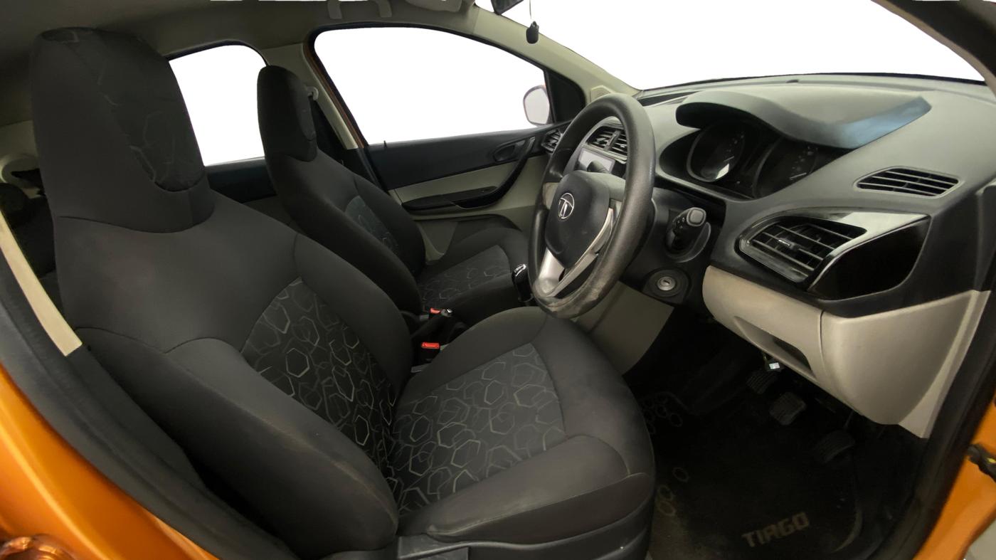 2016 Tata Tiago XT PETROL, Petrol, Manual, 89,738 km, Right Side Front Door Cabin