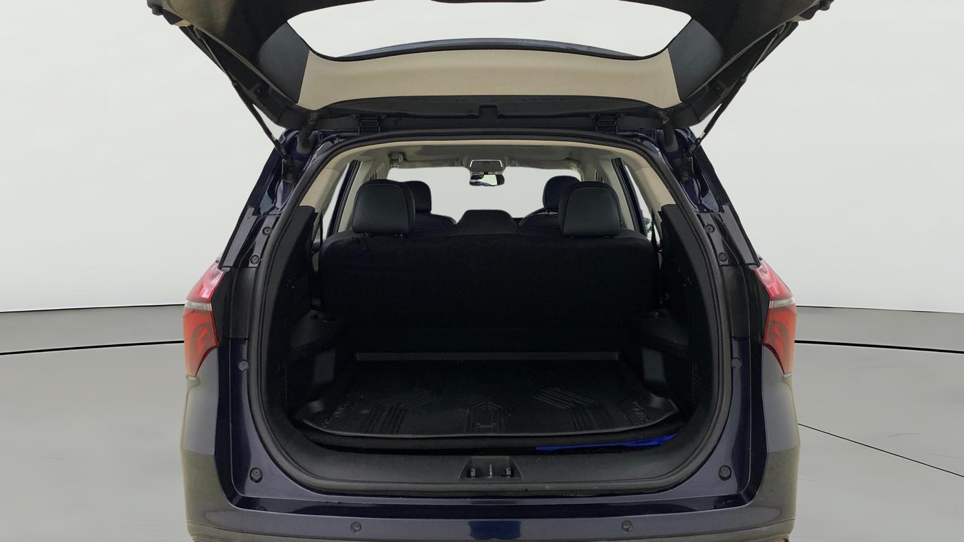 2023 Mahindra XUV700 AX 5 P AT 5 STR, Petrol, Automatic, 13,423 km, Boot Open Zoomed View
