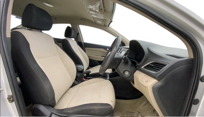 2017 Hyundai Verna 1.6 EX CRDI, Diesel, Manual, 1,33,554 km, Right Side Front Door Cabin