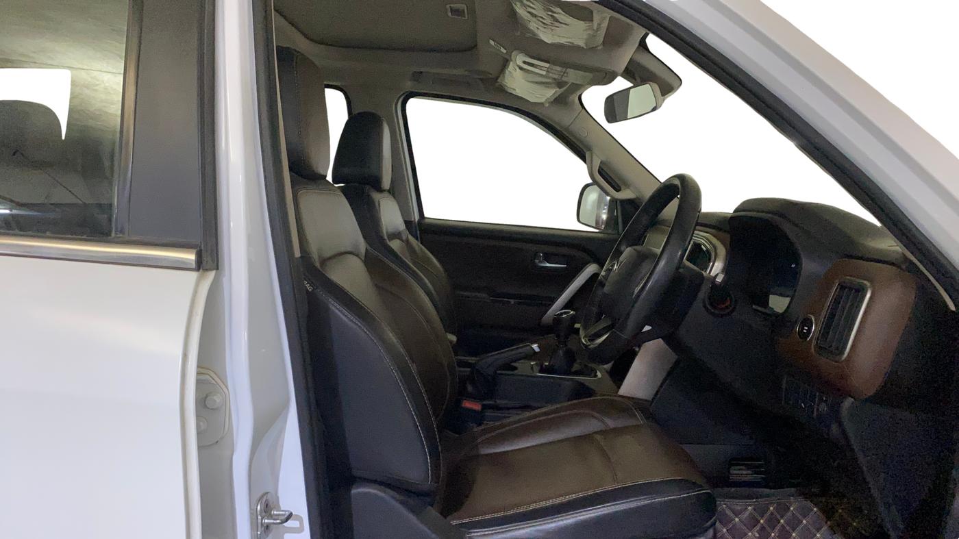 2023 Mahindra SCORPIO-N Z8 L DIESEL MT 2WD 7 STR, Diesel, Manual, 88,881 km, Right Side Front Door Cabin
