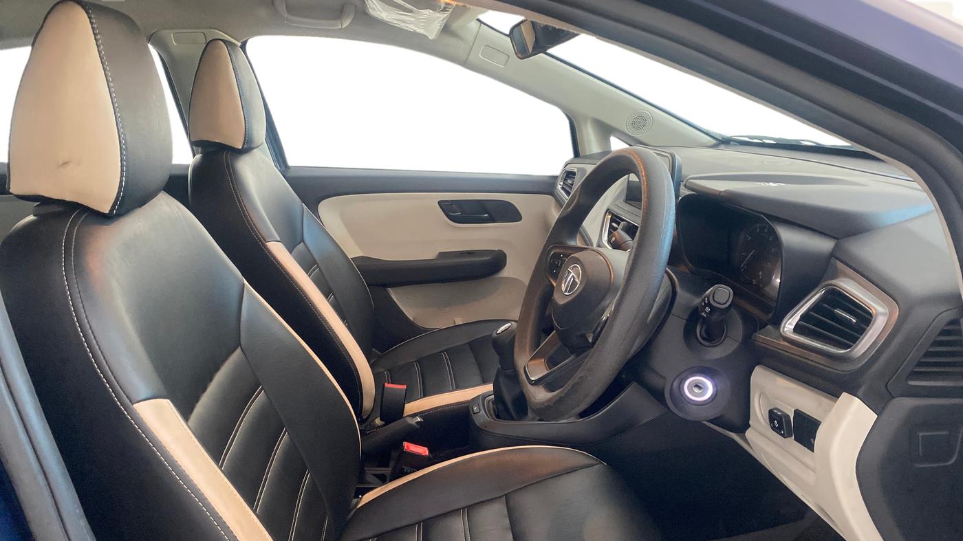 2023 Tata ALTROZ XM PLUS PETROL, CNG, Manual, 28,172 km, Right Side Front Door Cabin