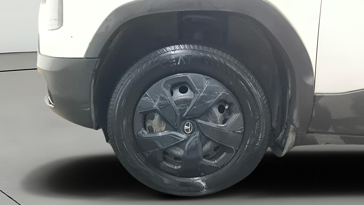 2021 Tata PUNCH ADVENTURE AMT, Petrol, Automatic, 31,193 km, Left Front Wheel