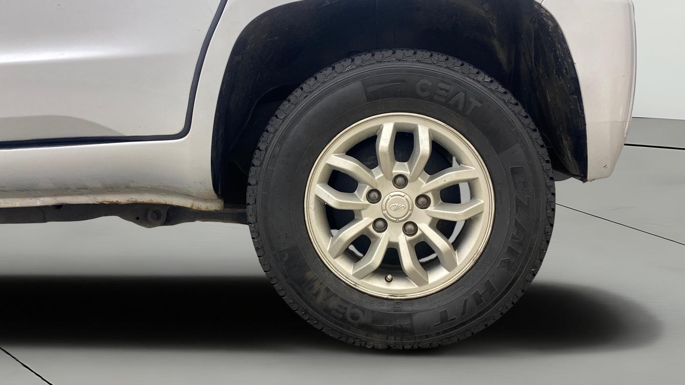 2018 Mahindra TUV300 T8, Diesel, Manual, 1,16,362 km, Left Rear Wheel