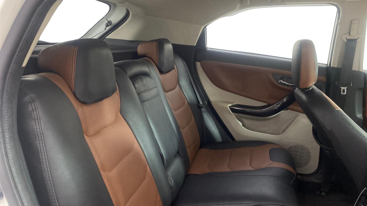 2021 Tata NEXON XZA PLUS SUNROOF DIESEL, Diesel, Automatic, 52,702 km, Right Side Rear Door Cabin