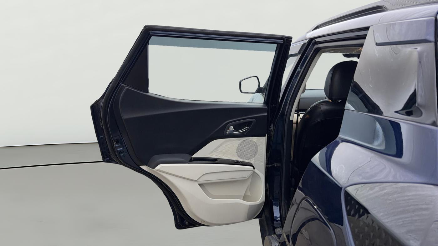 2024 Mahindra XUV 3XO AX5 1.2 L TCMPFi, Petrol, Manual, 8,818 km, LHS Rear Door
