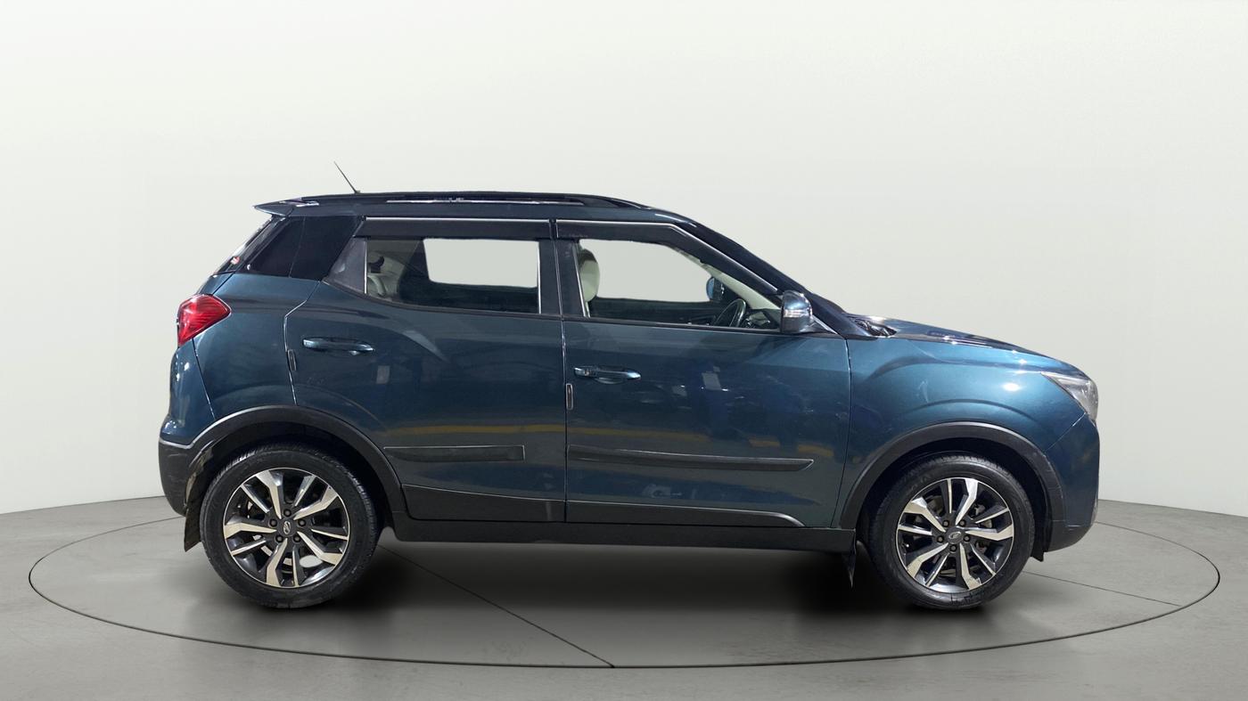 2021 Mahindra XUV300 W8 (O) 1.2 PETROL, Petrol, Manual, 93,933 km, Right Side View