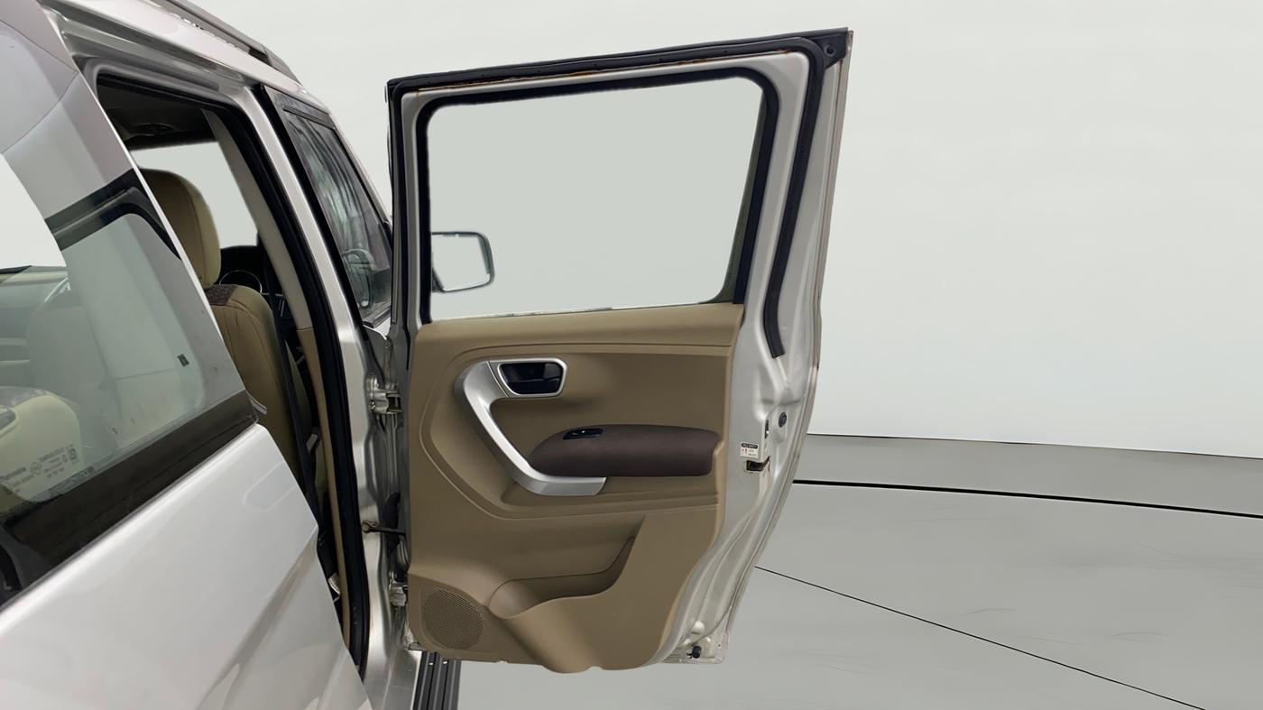 2018 Mahindra TUV300 T8, Diesel, Manual, 49,539 km, RHS Rear Door