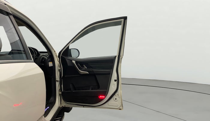 2020 Mahindra XUV500 W11, Diesel, Manual, 66,281 km, RHS Front Door