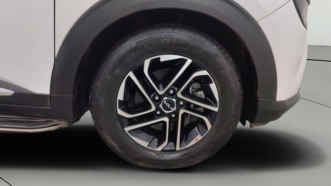 2022 KIA CARENS LUXURY PLUS 1.5 DIESEL AT 6 STR, Diesel, Automatic, 20,469 km, Right Front Wheel
