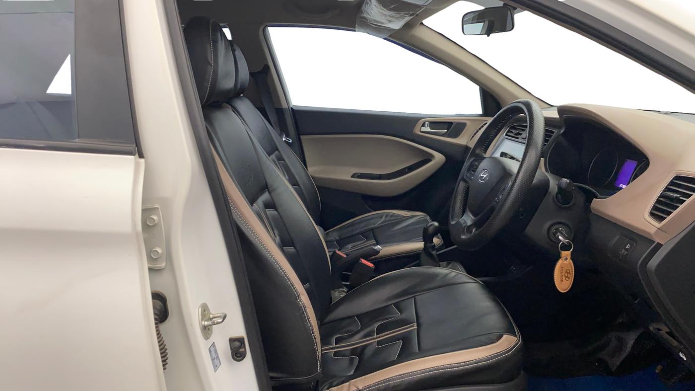 2020 Hyundai Elite i20 SPORTZ PLUS 1.2 DUAL TONE, Petrol, Manual, 27,176 km, Right Side Front Door Cabin