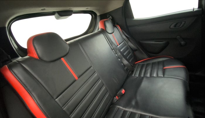 2018 Renault Kwid RXT 1.0 (O), Petrol, Manual, 23,684 km, Right Side Rear Door Cabin