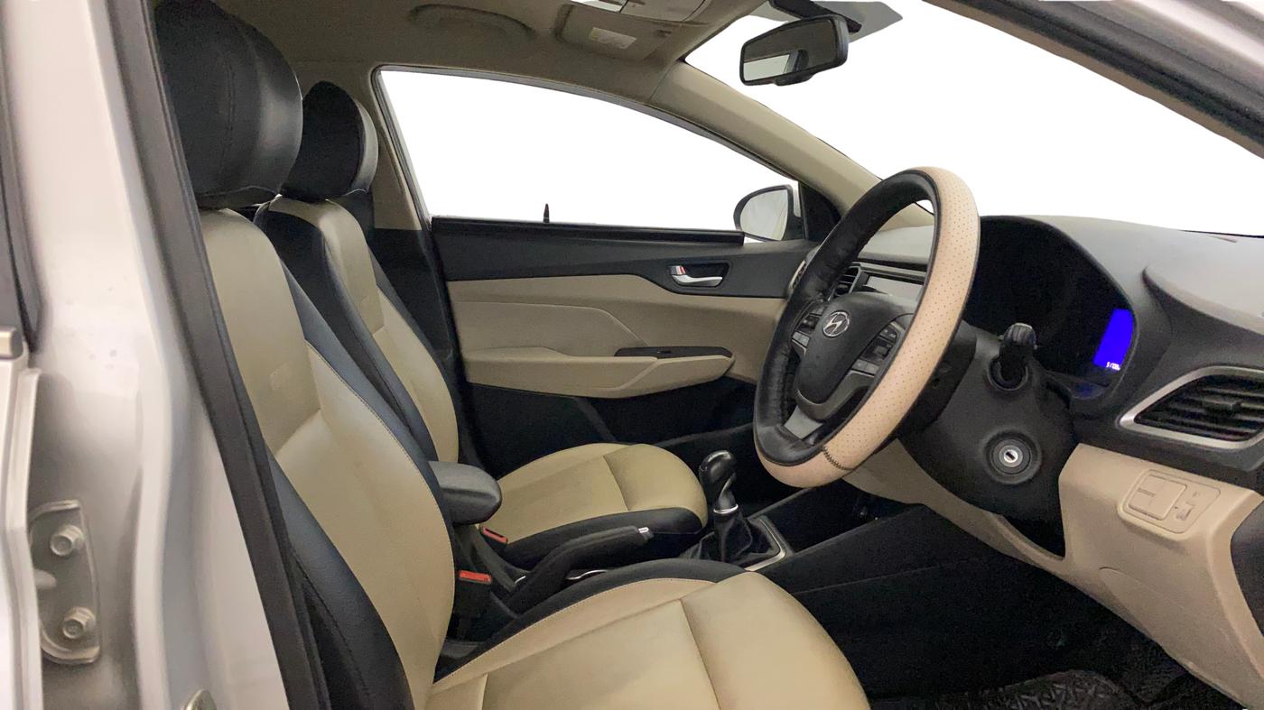 2017 Hyundai Verna 1.6 VTVT SX, Petrol, Manual, 51,750 km, Right Side Front Door Cabin