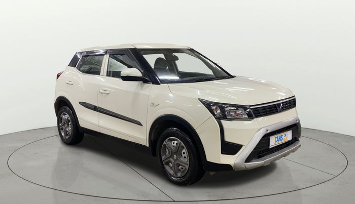 2023 Mahindra XUV300 W4 1.2 PETROL, Petrol, Manual, 8,022 km, Right Front Diagonal