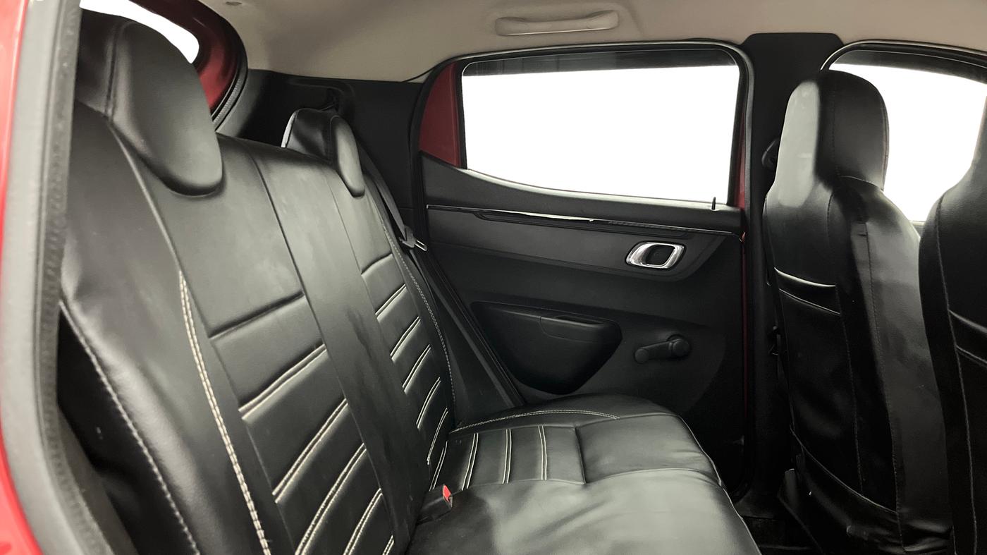 2018 Renault Kwid RXT 1.0 AMT (O), CNG, Automatic, 63,199 km, Right Side Rear Door Cabin