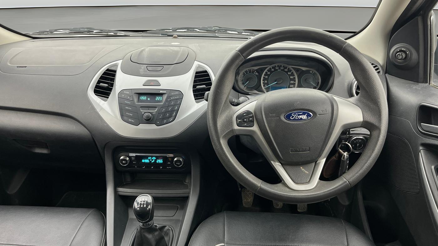 2016 Ford New Figo TITANIUM 1.2 PETROL MT, Petrol, Manual, 27,204 km, Steering Wheel Close Up