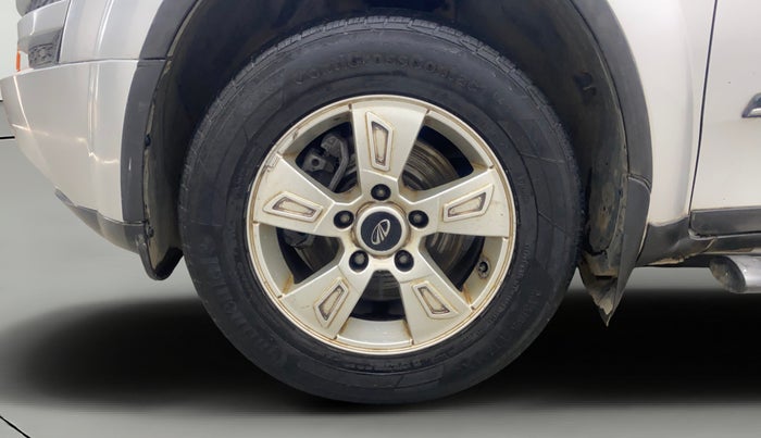 2014 Mahindra XUV500 W8, Diesel, Manual, 1,22,321 km, Left Front Wheel