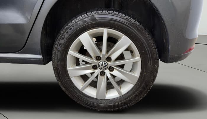 2015 Volkswagen Polo COMFORTLINE 1.2L, Petrol, Manual, 1,10,848 km, Left Rear Wheel