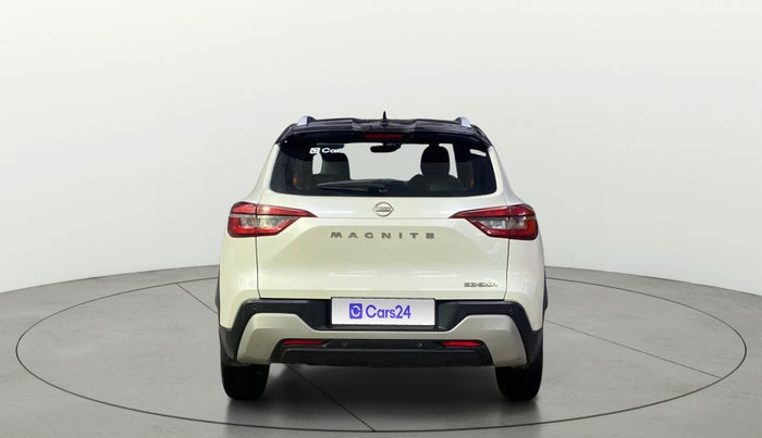 2024 Nissan MAGNITE N-Connecta B4D 1.0 Petrol AMT Dual Tone, Petrol, Automatic, 16,035 km, Back/Rear