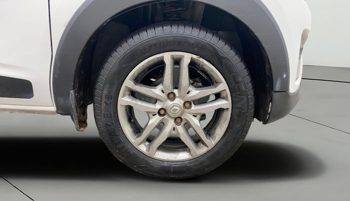 2021 Renault TRIBER RXZ, Petrol, Manual, 68,580 km, Right Front Wheel