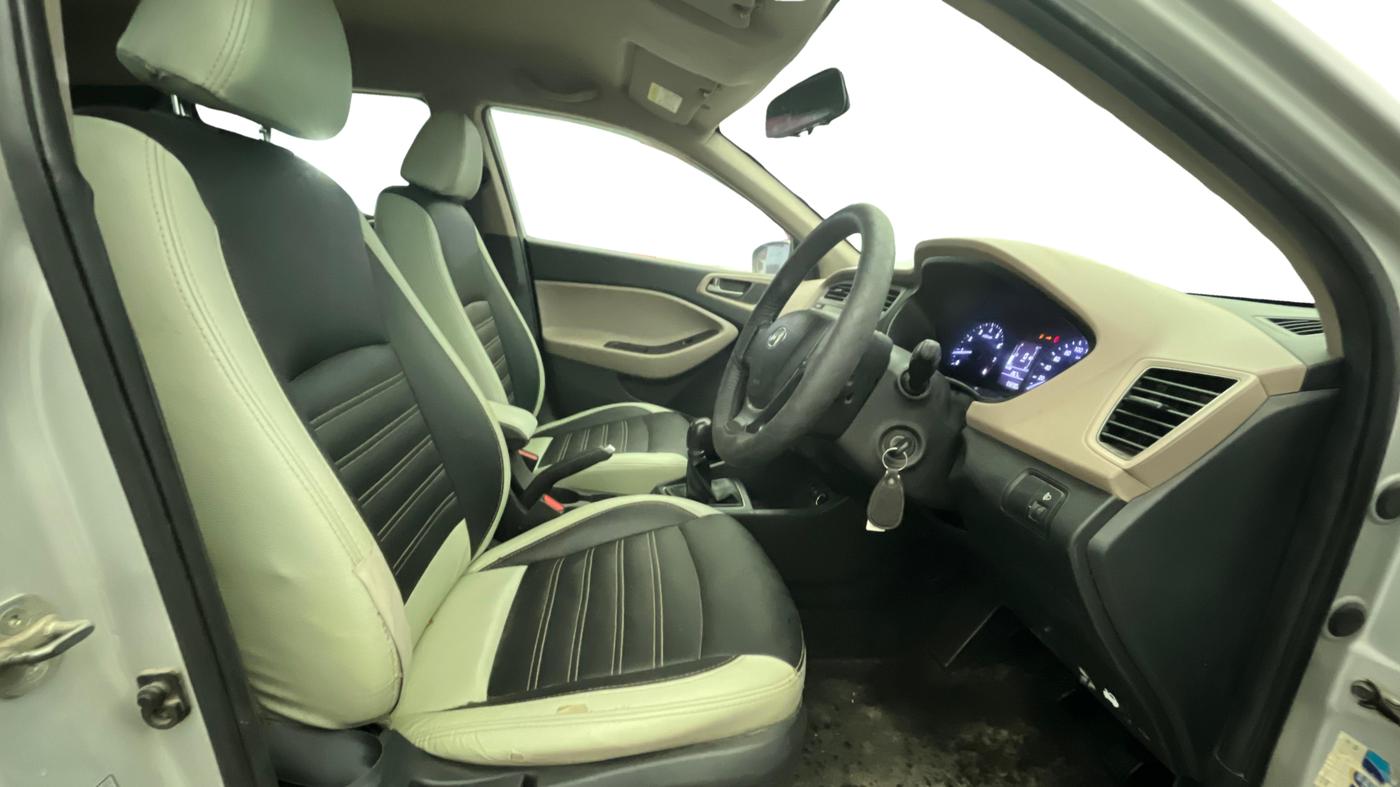 2017 Hyundai Elite i20 MAGNA EXECUTIVE 1.2, Petrol, Manual, 59,251 km, Right Side Front Door Cabin