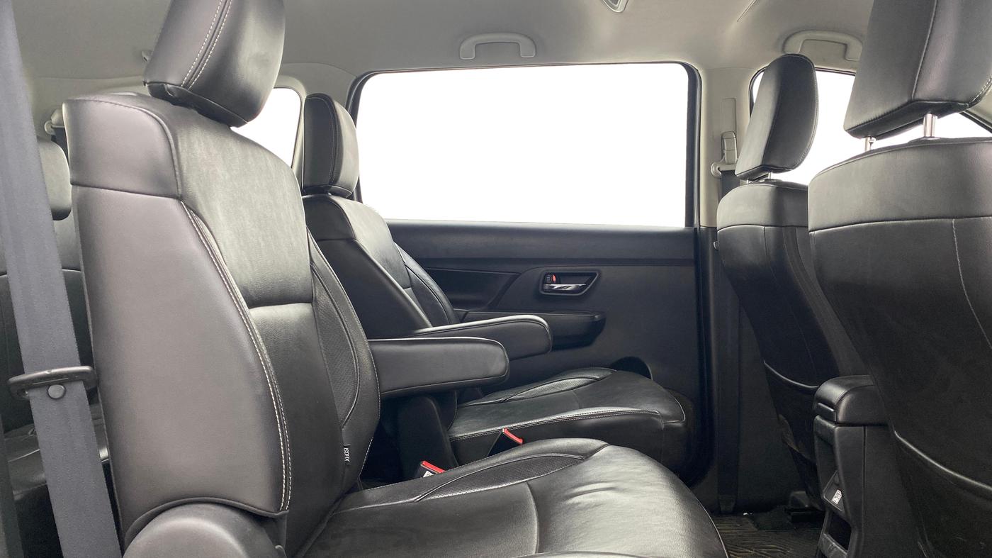 2022 Maruti XL6 ALPHA MT, Petrol, Manual, 58,554 km, Right Side Rear Door Cabin