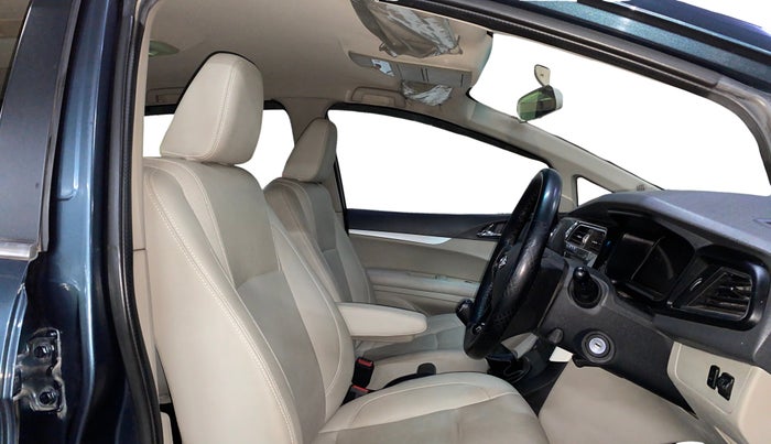 2018 Mahindra MARAZZO M8 7 STR, Diesel, Manual, 57,465 km, Right Side Front Door Cabin