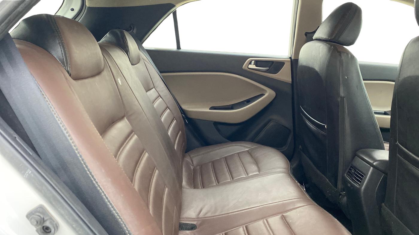 2018 Hyundai Elite i20 SPORTZ 1.2, Petrol, Manual, 42,270 km, Right Side Rear Door Cabin