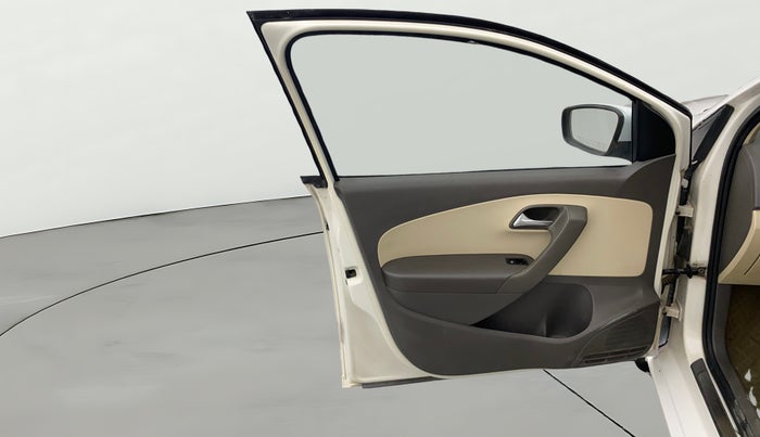 2013 Volkswagen Vento HIGHLINE 1.6 MPI, Petrol, Manual, 1,08,521 km, LHS Front Door