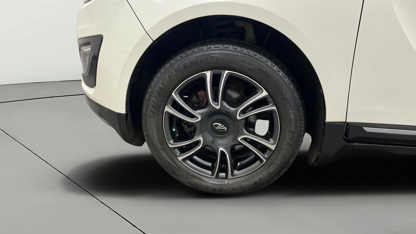 2021 Mahindra MARAZZO M 6 + 7 STR, Diesel, Manual, 79,760 km, Left Front Wheel