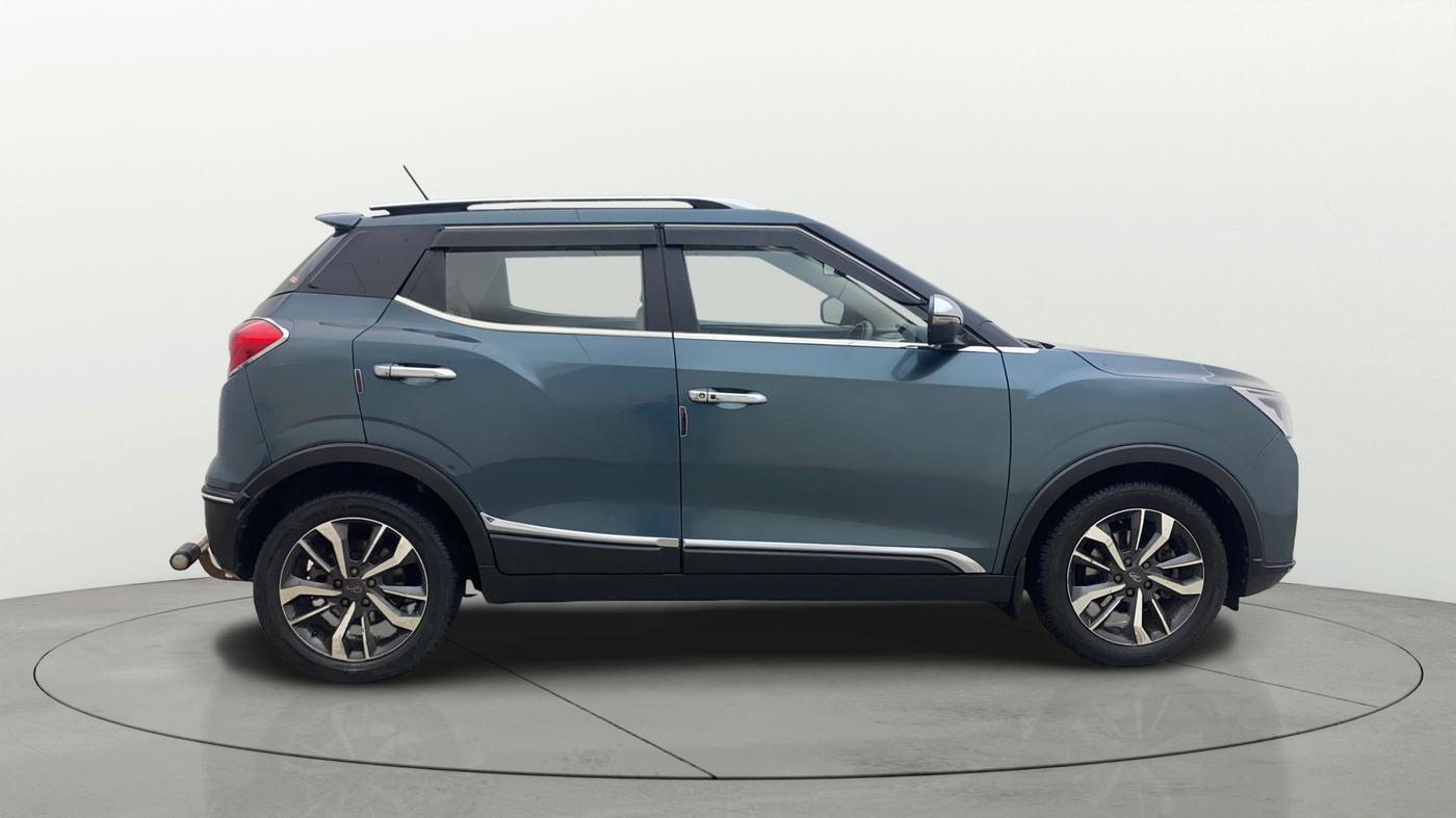 2019 Mahindra XUV300 W8 (O) 1.2 PETROL, Petrol, Manual, 93,903 km, Right Side View