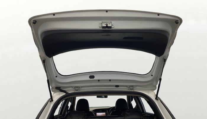 2020 Hyundai Elite i20 SPORTZ PLUS 1.2 DUAL TONE, Petrol, Manual, 27,176 km, Boot Door Open