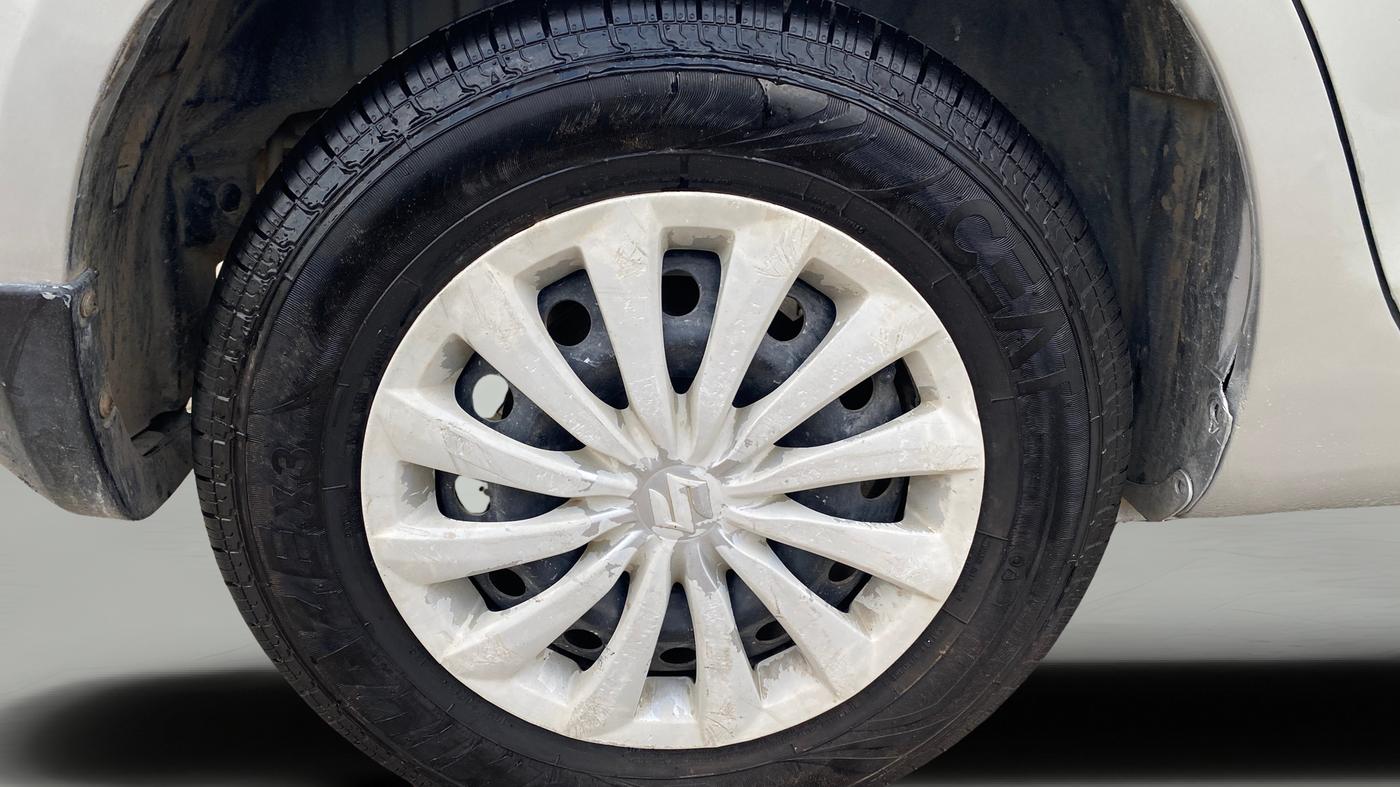 2015 Maruti Swift Dzire VXI, Petrol, Manual, 23,028 km, Right Rear Wheel