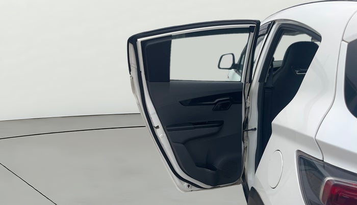 2018 Mahindra KUV 100 NXT K4+ P 6 STR, Petrol, Manual, 53,274 km, LHS Rear Door