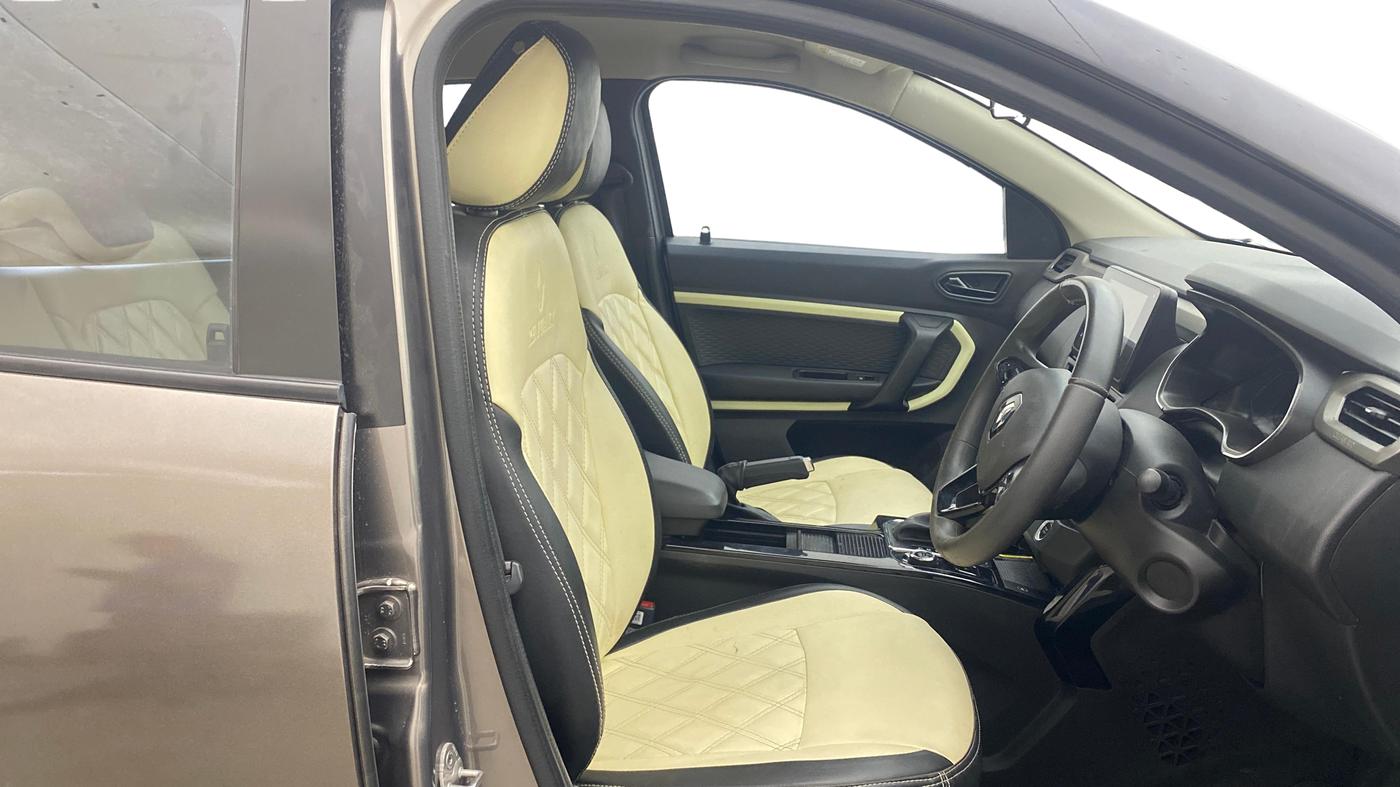 2021 Renault Kiger RXZ TURBO CVT DUAL TONE, Petrol, Automatic, 33,297 km, Right Side Front Door Cabin