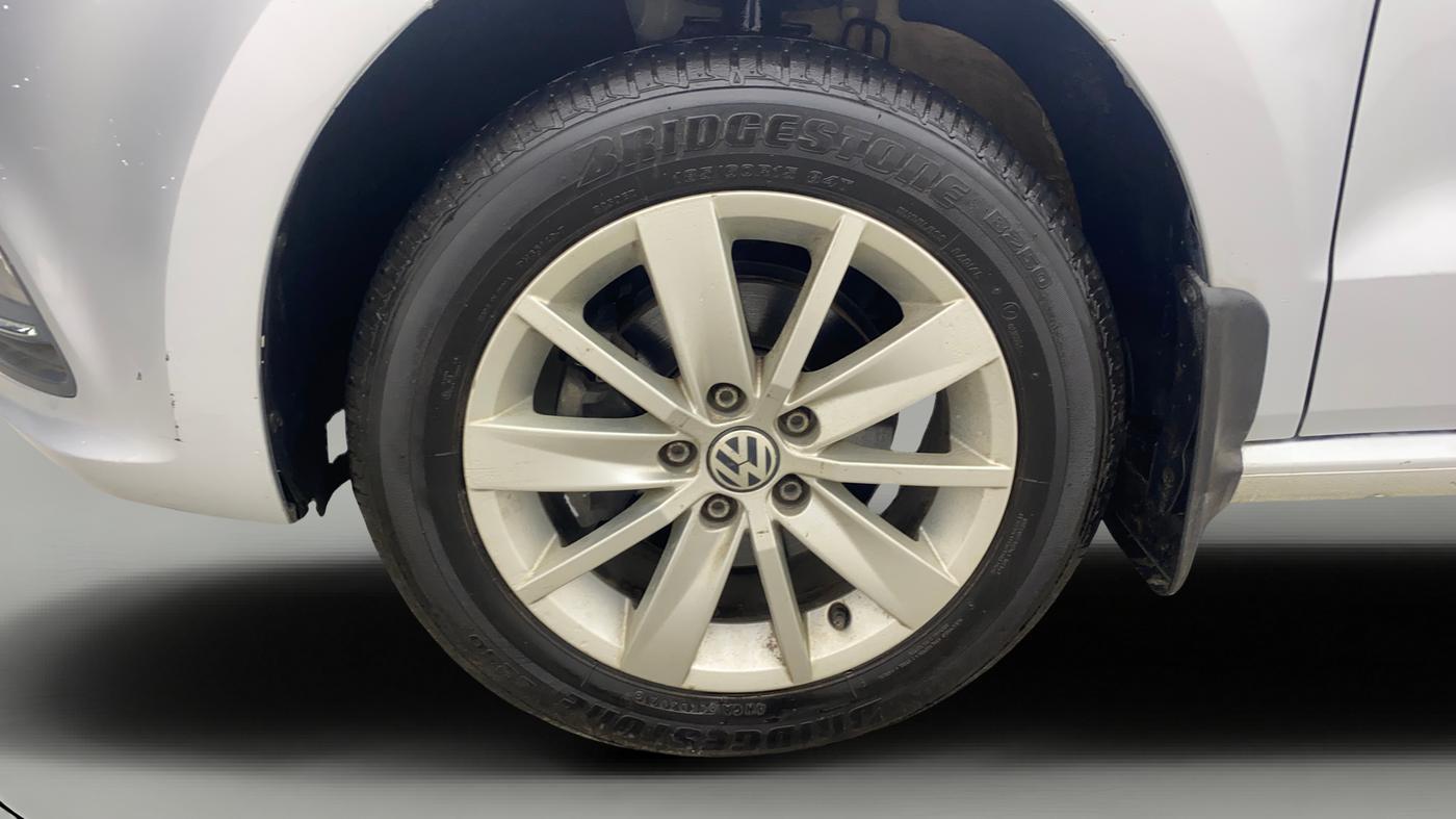 2015 Volkswagen Polo HIGHLINE1.2L, Petrol, Manual, 60,199 km, Left Front Wheel