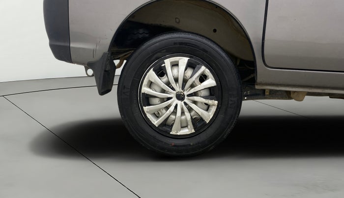 2019 Maruti Eeco 7 STR, Petrol, Manual, 30,955 km, Right Rear Wheel