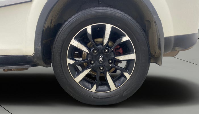 2018 Mahindra XUV500 W11(O), Diesel, Manual, 87,270 km, Left Rear Wheel