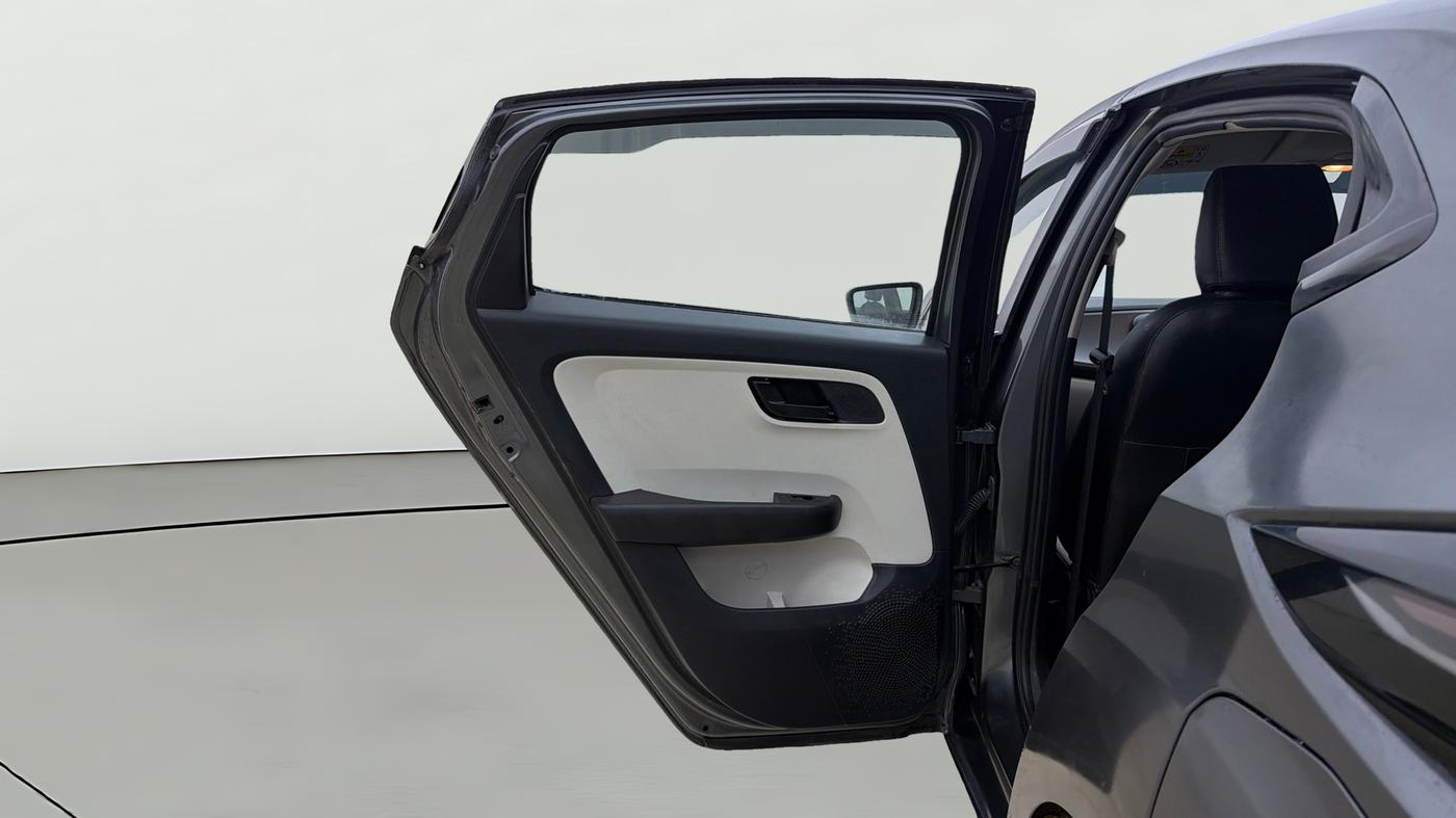 2023 Tata ALTROZ XM PLUS PETROL, Petrol, Manual, 35,022 km, LHS Rear Door