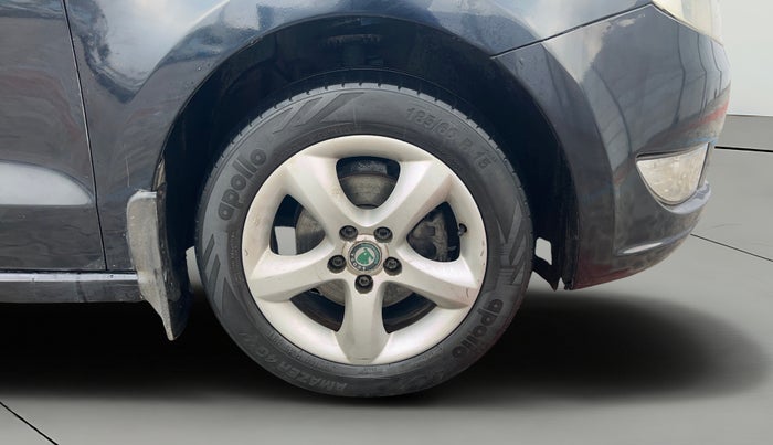 2013 Skoda Rapid ELEGANCE 1.6 MPI AT, CNG, Automatic, 82,117 km, Right Front Wheel