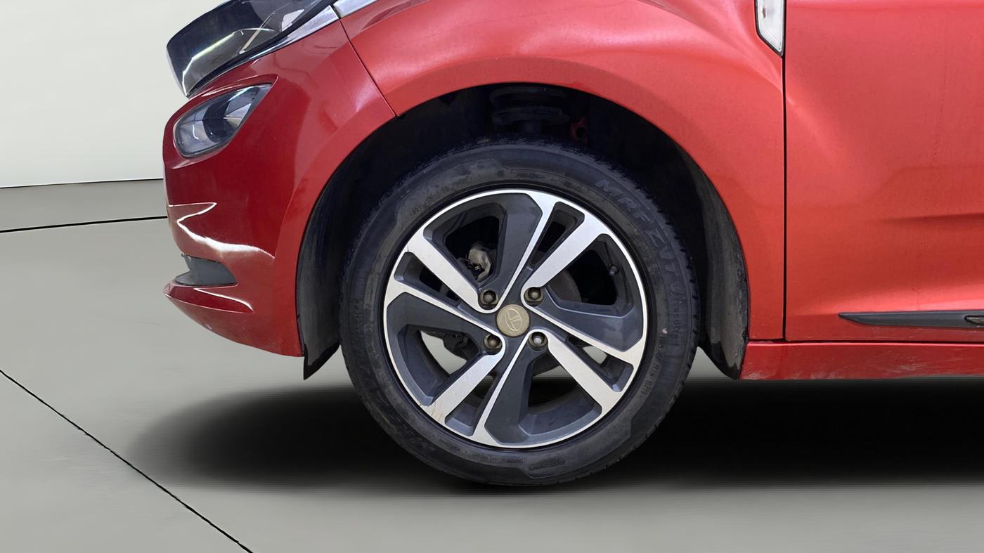 2021 Tata ALTROZ XZ PETROL, Petrol, Manual, 14,367 km, Left Front Wheel