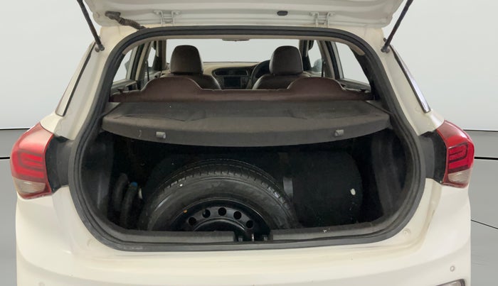 2018 Hyundai Elite i20 ASTA 1.2, CNG, Manual, 65,768 km, Boot Open Zoomed View