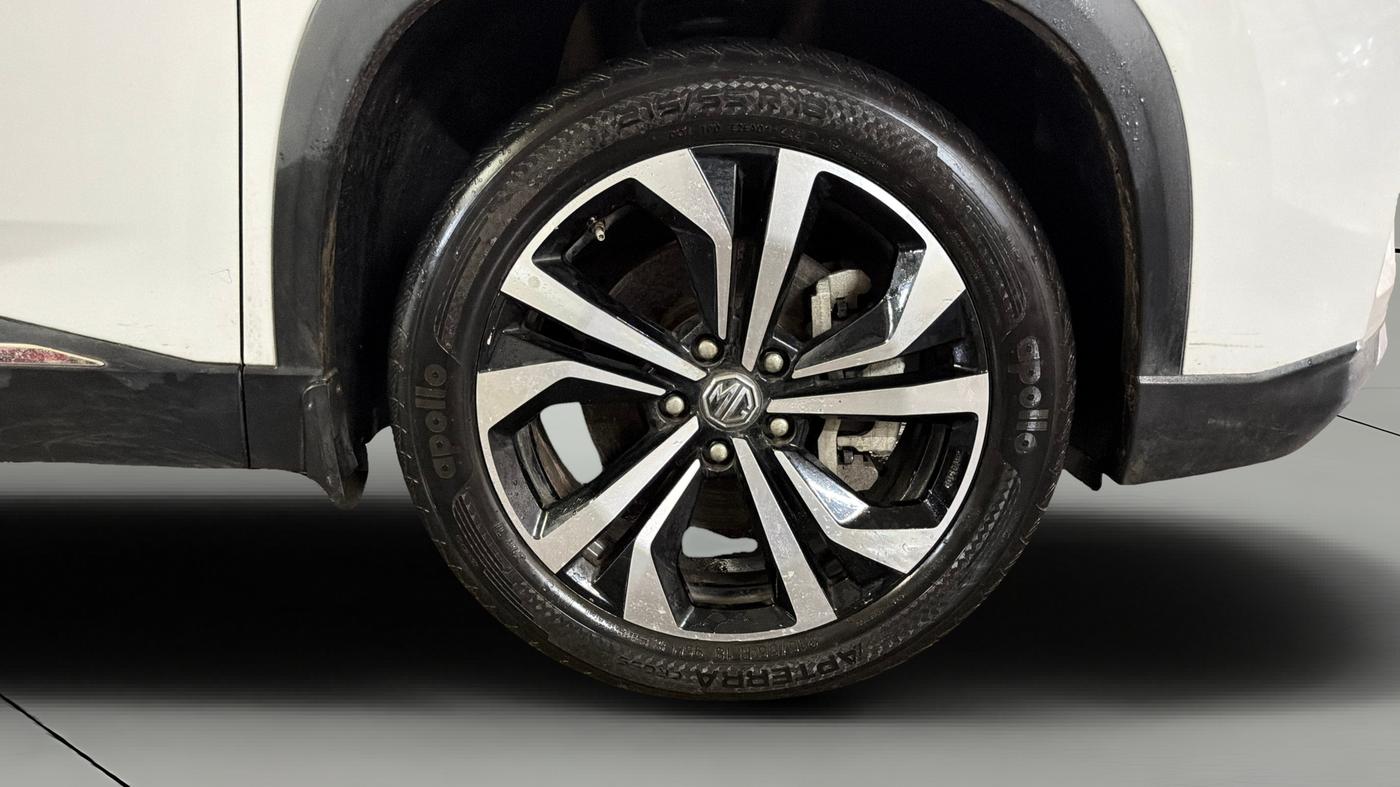 2023 MG HECTOR PLUS SHARP PRO 1.5 PETROL TURBO CVT 6 STR, Petrol, Automatic, 43,197 km, Right Front Wheel