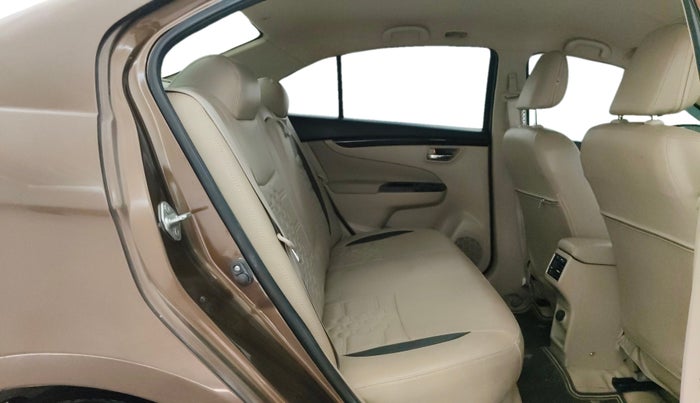 2016 Maruti Ciaz ZXI, Petrol, Manual, 34,030 km, Right Side Rear Door Cabin
