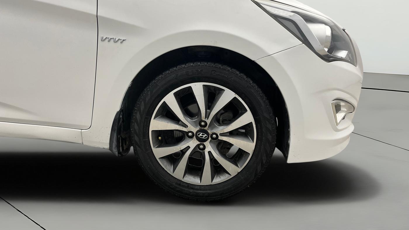 2016 Hyundai Verna 1.6 VTVT SX, Petrol, Manual, 99,271 km, Right Front Wheel